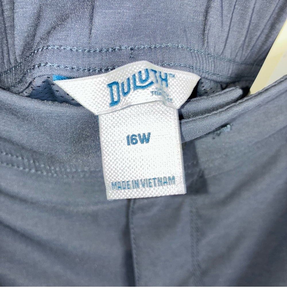 Duluth Trading Co Women's Dry on the Fly Improved Skort in Ink Size 16W NEW - Picture 10 of 12